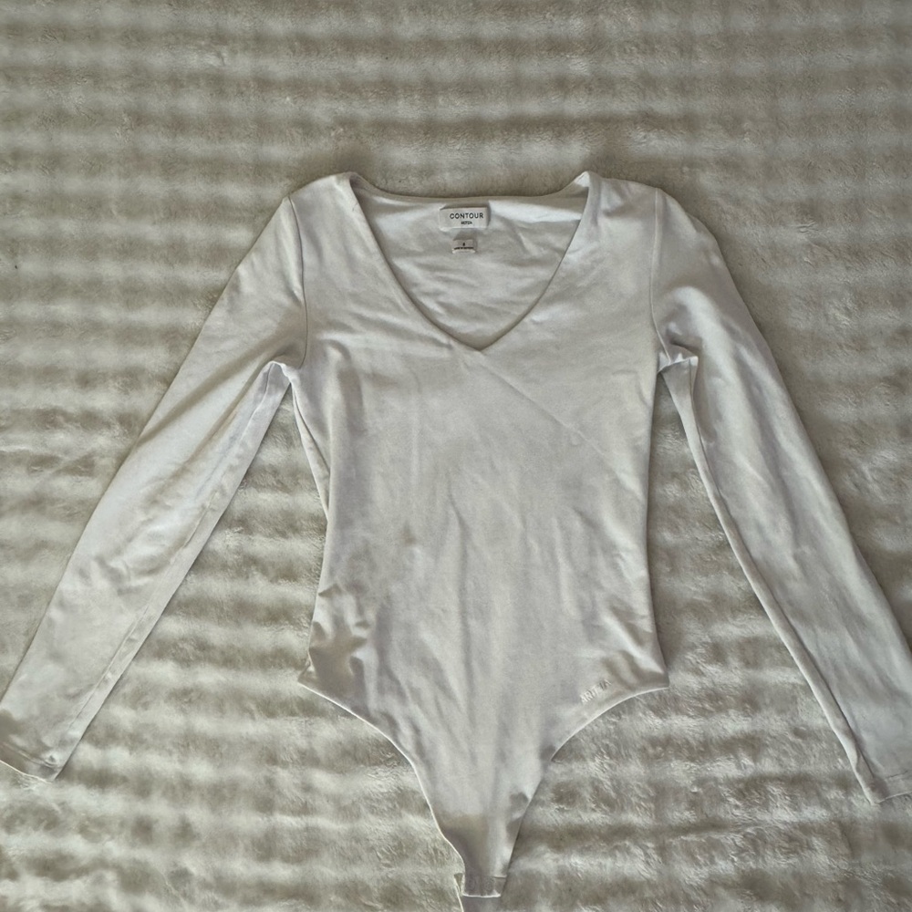 Aritzia contour v neck long sleeve bodysuit white